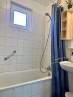 Cozy Holiday Home by the Dike in a Quiet Location at Lauwersmeer