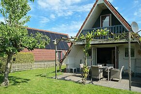 Holiday Home de Druif 6p With a Nice Terrace Near Lake Lauwersmeer