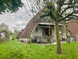 Holiday Home de Druif 6p With a Nice Terrace Near Lake Lauwersmeer