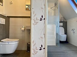 Holiday Home de Druif 6p With a Nice Terrace Near Lake Lauwersmeer