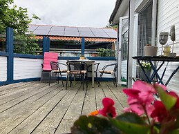 Beautiful Quiet 2 Persons Caravan on the Lauwersmeer