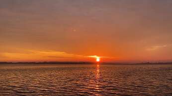 Beautiful Quiet 2 Persons Caravan on the Lauwersmeer