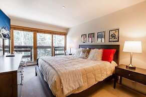 Treetops Condo Short Walk to Base of Eagle Bahn Gondola by RedAwning