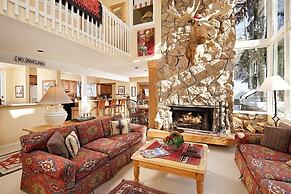 921 Faraway 5 Bedroom Home by RedAwning