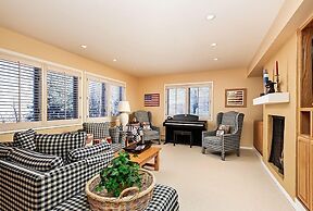 921 Faraway 5 Bedroom Home by RedAwning