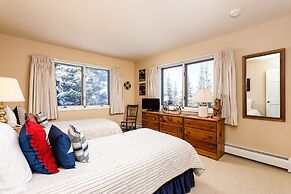 921 Faraway 5 Bedroom Home by RedAwning