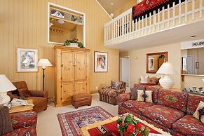 921 Faraway 5 Bedroom Home by RedAwning