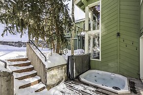 921 Faraway 5 Bedroom Home by RedAwning