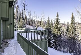 921 Faraway 5 Bedroom Home by RedAwning