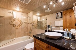 Nine Vail Road Condos Professionally-Managed in Vail Short Walk to Gon