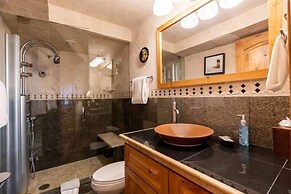 Nine Vail Road Condos Professionally-Managed in Vail Short Walk to Gon