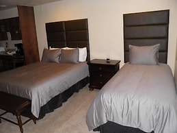 Breakaway West Studio Condo with Pool and Hot Tubs by RedAwning