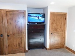 Breakaway West Studio Condo with Pool and Hot Tubs by RedAwning