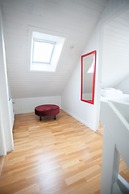 Red Robin - Vacation homes next to Svartifossur waterfall