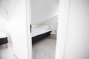 Red Robin - Vacation homes next to Svartifossur waterfall