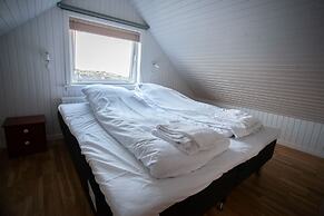 Red Robin - Vacation homes next to Svartifossur waterfall