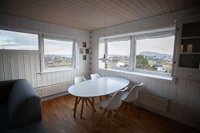 Red Robin - Vacation homes next to Svartifossur waterfall