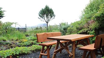 Red Robin - Vacation homes next to Svartifossur waterfall