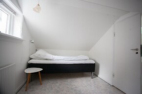 Red Robin - Vacation homes next to Svartifossur waterfall