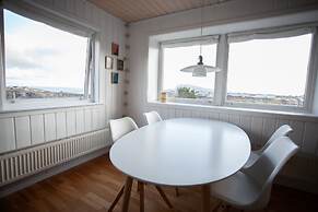 Red Robin - Vacation homes next to Svartifossur waterfall