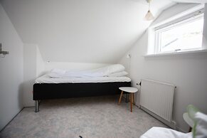 Red Robin - Vacation homes next to Svartifossur waterfall