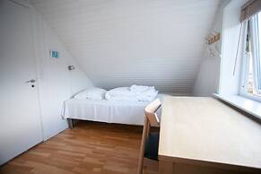 Red Robin - Vacation homes next to Svartifossur waterfall