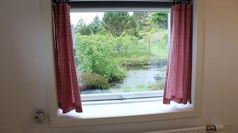 Red Robin - Vacation homes next to Svartifossur waterfall