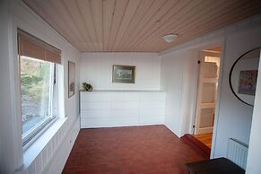 Red Robin - Vacation homes next to Svartifossur waterfall