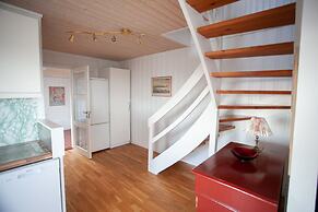 Red Robin - Vacation homes next to Svartifossur waterfall