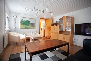 Red Robin - Vacation homes next to Svartifossur waterfall