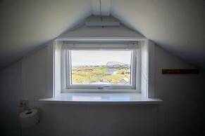 Red Robin - Vacation homes next to Svartifossur waterfall