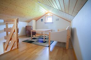 Red Robin - Vacation homes next to Svartifossur waterfall