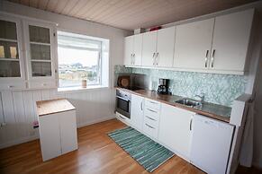 Red Robin - Vacation homes next to Svartifossur waterfall