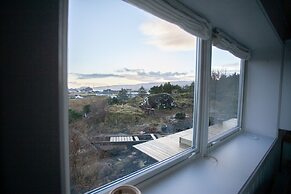 Red Robin - Vacation homes next to Svartifossur waterfall