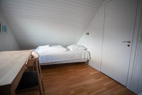 Red Robin - Vacation homes next to Svartifossur waterfall