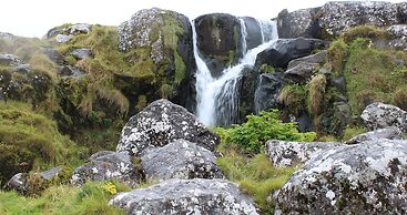 Red Robin - Vacation homes next to Svartifossur waterfall