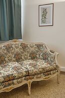 Central apartment on pedestrian street