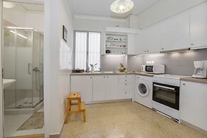 Central apartment on pedestrian street