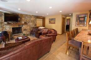 Scorpio Condos with Great Vail Mountain Views by RedAwning