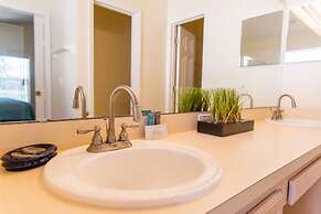 Paradise Island by Orlando Short Term