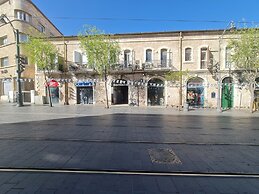 Capsule & Dormitory Space-X