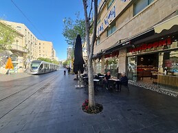 Capsule & Dormitory Space-X