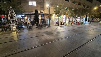 Capsule & Dormitory Space-X