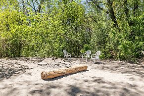 GLOBALSTAY. Modern Lake Ontario Townhomes