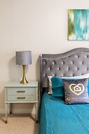 GLOBALSTAY. Modern Lake Ontario Townhomes