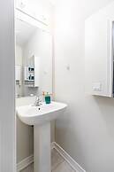 GLOBALSTAY. Modern Lake Ontario Townhomes