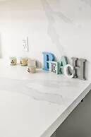 GLOBALSTAY. Modern Lake Ontario Townhomes