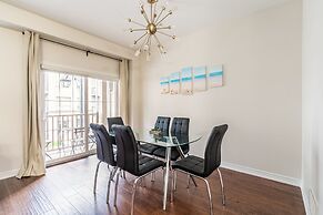 GLOBALSTAY. Modern Lake Ontario Townhomes