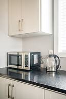 GLOBALSTAY. Modern Lake Ontario Townhomes