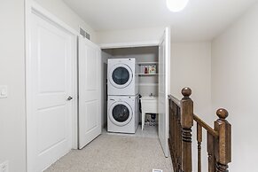 GLOBALSTAY. Modern Lake Ontario Townhomes